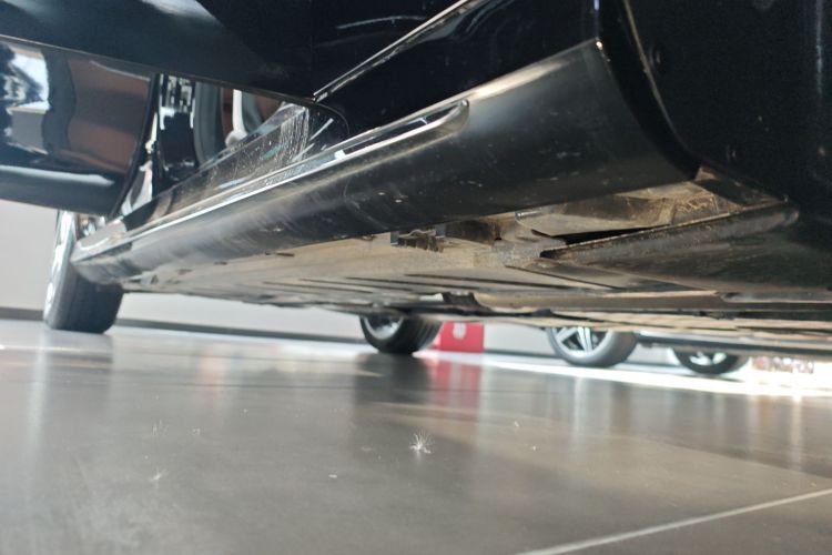 奔驰E级 2023款 改款 E 300 L 运动时尚型局部细节9001