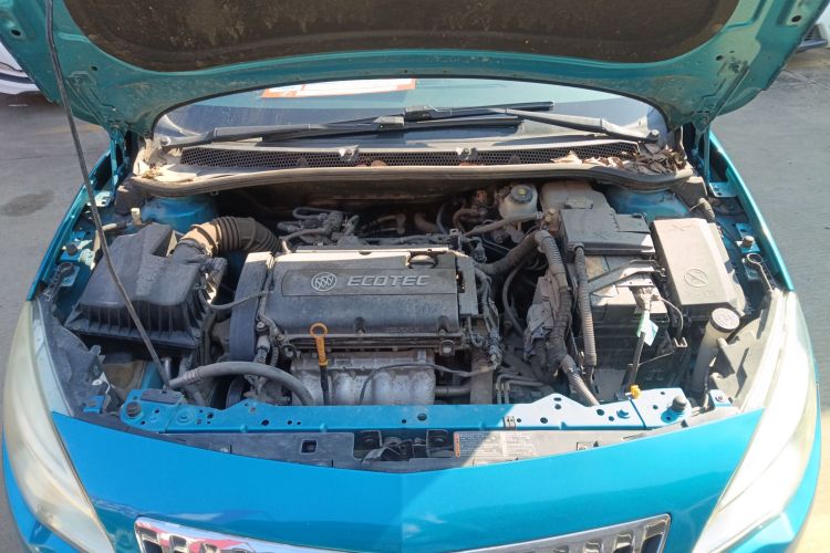 别克 英朗 2014款 XT 1.6L 自动时尚版机舱底盘24