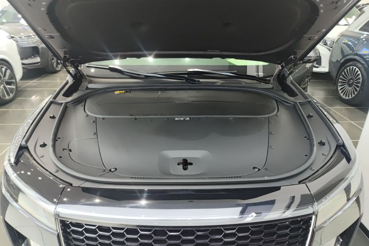 理想汽车 理想ONE 2021款 增程6座版机舱底盘24