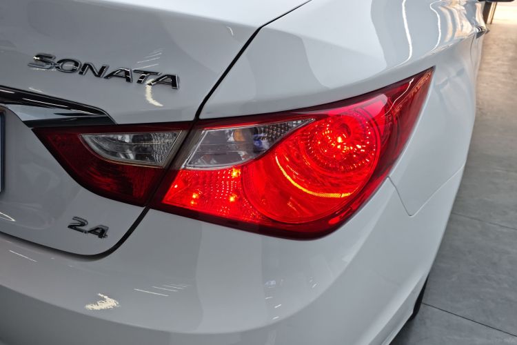 现代 索纳塔 2015款 经典 2.4L 自动领先版 国IV车身外观6006