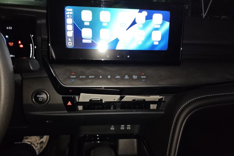 丰田 凯美瑞 2024款 双擎 2.0HE 精英版中控内饰16