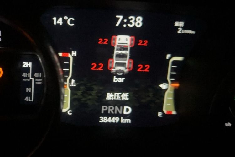 Jeep 牧马人 2018款 2.0T Sahara 四门版中控内饰15