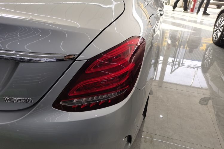 奔驰C级 2018款 C 200 L 运动版车身外观9
