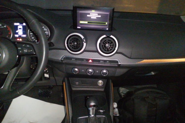 奥迪Q2L 2022款 35 TFSI 进取致雅型中控内饰16