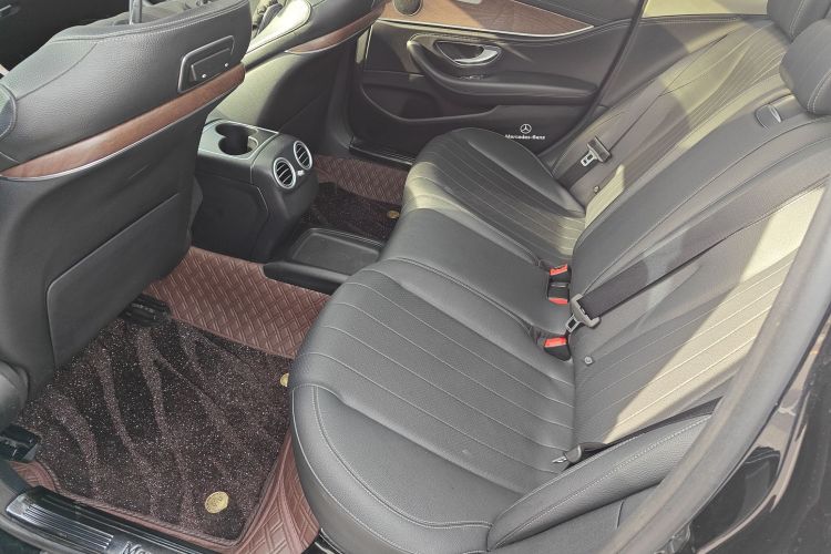 奔驰E级 2020款 E 300 L 时尚型中控内饰7004
