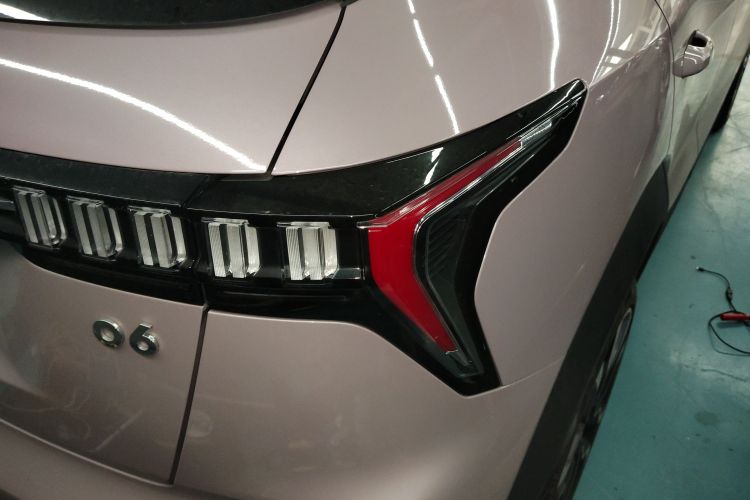 领克06 2021款 1.5T Shero粉色特别版车身外观9