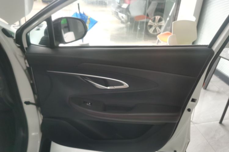 长安UNI-T 2020款 1.5T 尊贵型中控内饰7005