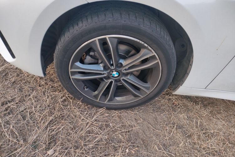 宝马1系 2021款 120i M运动版车身外观6007