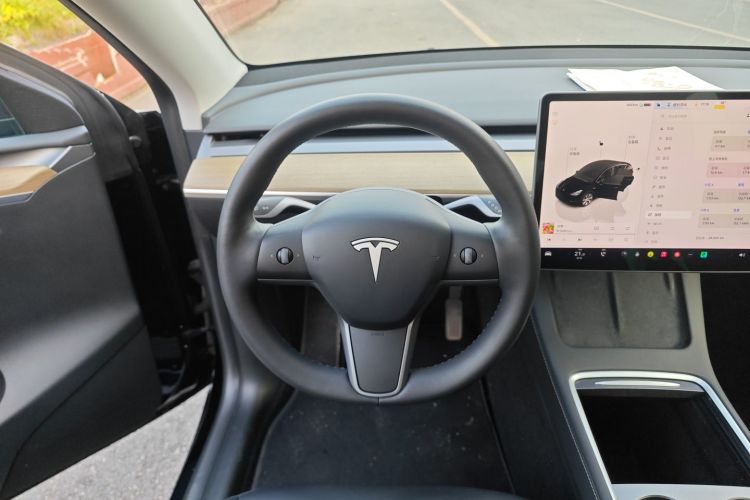 特斯拉 Model Y 2022款 后轮驱动版中控内饰13