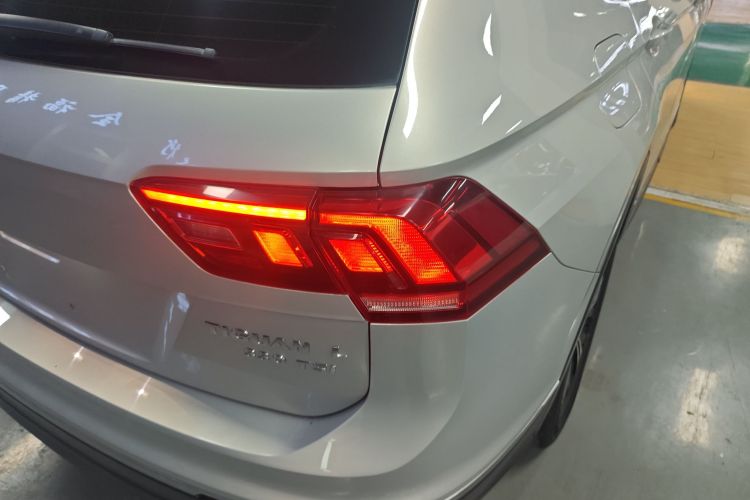 大众 途观L 2020款 330TSI 自动两驱全景舒适版 国VI车身外观9