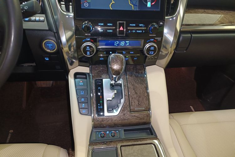 丰田 埃尔法 2021款 双擎 2.5L 尊贵版中控内饰18