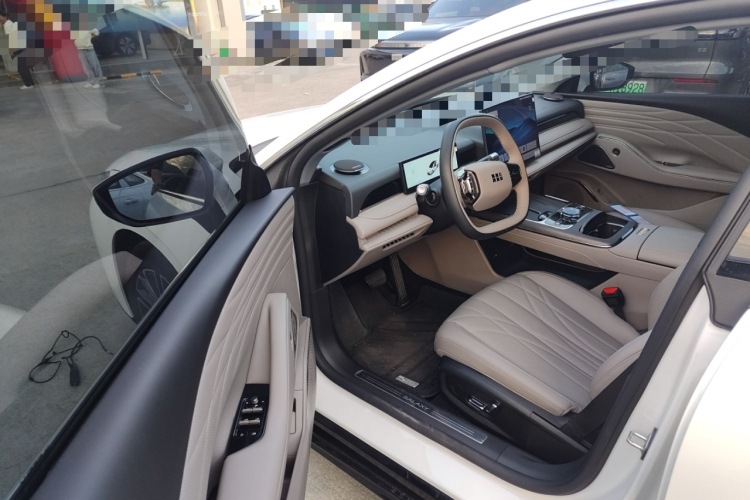 吉利银河 银河星耀8 2025款 130km EM-i 尊享版中控内饰20