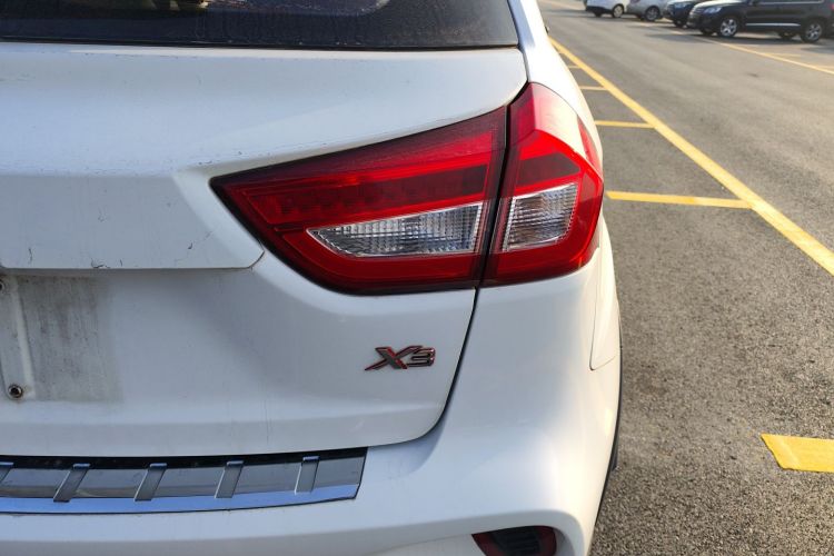 吉利汽车 远景X3 2017款 1.5L 手动尊贵型车身外观6006