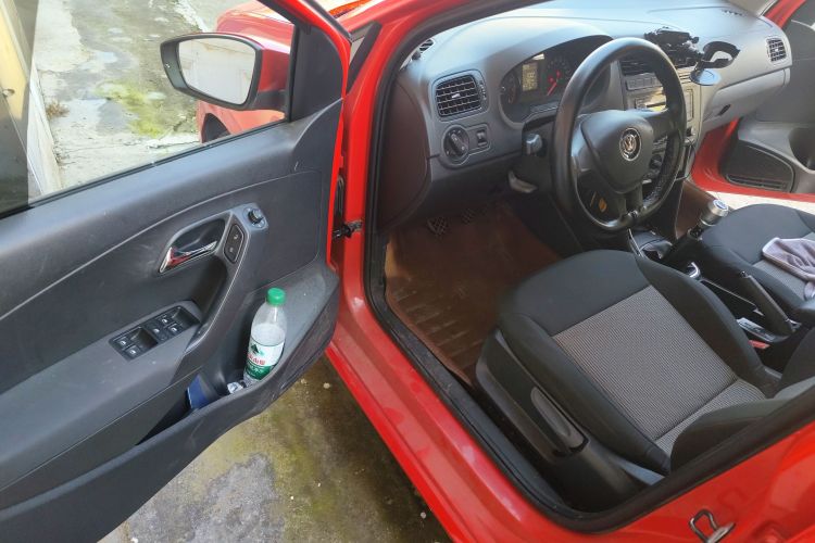 大众 Polo 2014款 1.4L 手动风尚版中控内饰20