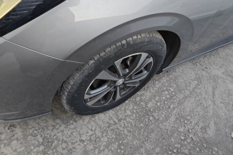 长安 逸动 2020款 PLUS 1.6L GDI 自动豪华型车身外观6007