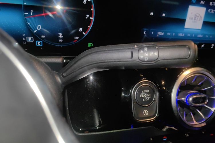 奔驰GLA 2020款 GLA 200 4MATIC中控内饰18