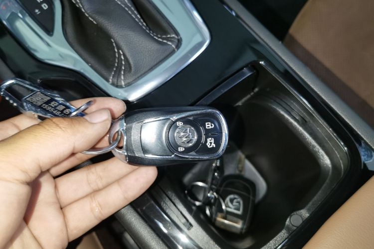 别克 君威 2019款 28T 尊享型 国VI中控内饰11