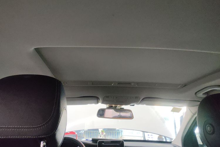 奔驰C级 2017款 改款 C 180 L 时尚型运动版中控内饰22