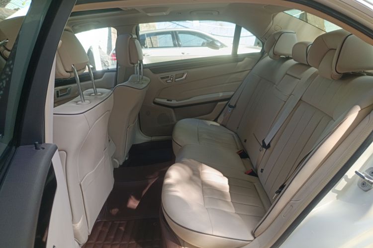 奔驰E级 2015款 E 260 L 运动型中控内饰7004