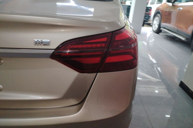 吉利汽车 帝豪 2018款 1.5L CVT向上互联版车身外观9