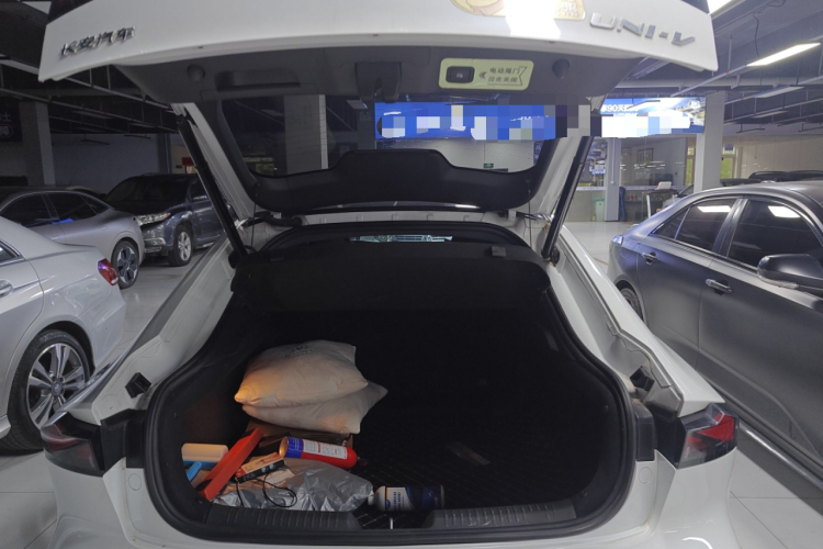 长安UNI-V 2023款 1.5T 运动版机舱底盘23