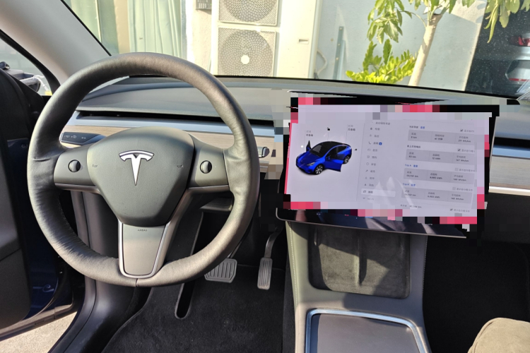 特斯拉 Model Y 2021款 长续航全轮驱动版中控内饰7002