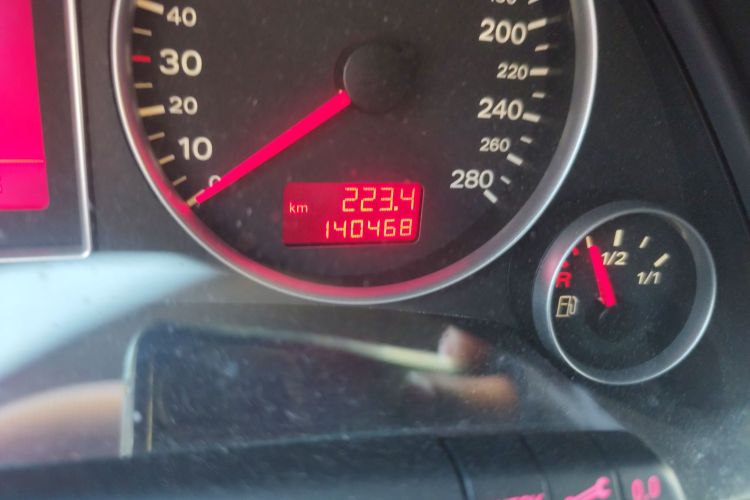 奥迪A4 2008款 2.0T 个性风格版中控内饰15