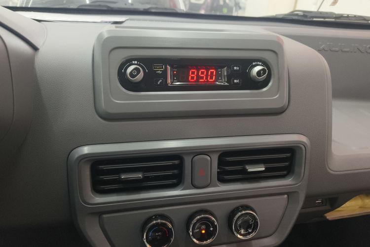 五菱汽车 五菱扬光 2025款 310KM 客车版宁德时代定制版局部细节16