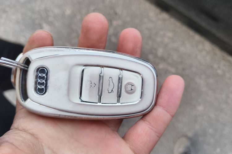 奥迪A6L 2018款 30周年年型 35 TFSI 时尚型中控内饰11