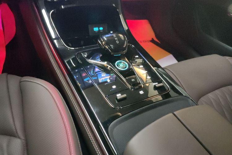 比亚迪 汉 2023款 EV 冠军版 605KM前驱尊贵型中控内饰18