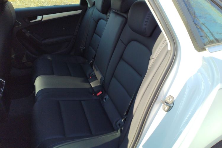 奥迪A4L 2016款 35 TFSI 典藏版 自动标准型中控内饰7004