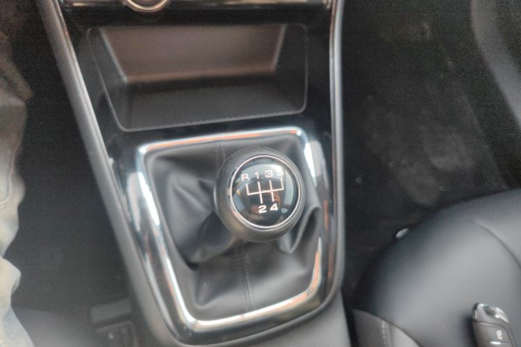 荣威i5 2020款 1.5L 手动4G互联领豪旗舰版中控内饰18