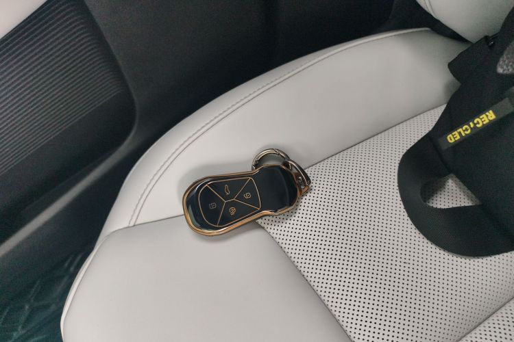 小鹏G6 2023款 755 超长续航 Max中控内饰7001