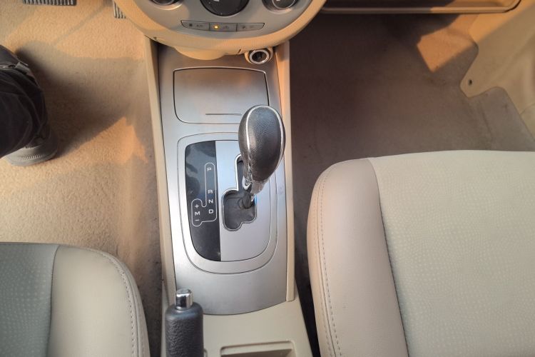 别克 凯越 2013款 1.5L 自动经典型中控内饰18