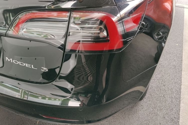 特斯拉 Model 3 2022款 后轮驱动版车身外观9