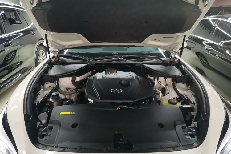 英菲尼迪Q70 2019款 Q70L 2.0T 精英版机舱底盘24