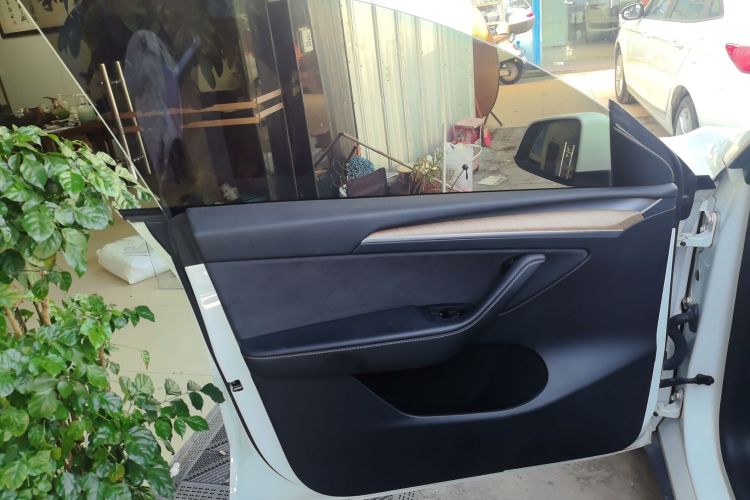 特斯拉 Model Y 2021款 长续航全轮驱动版中控内饰7004