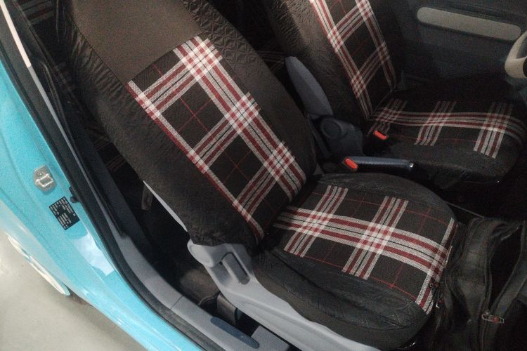 奔腾小马 2025款 222km 灵动马局部细节41