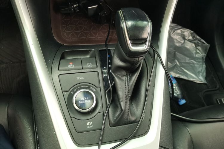 丰田 RAV4荣放 2020款 双擎 2.5L E-CVT四驱旗舰版中控内饰18