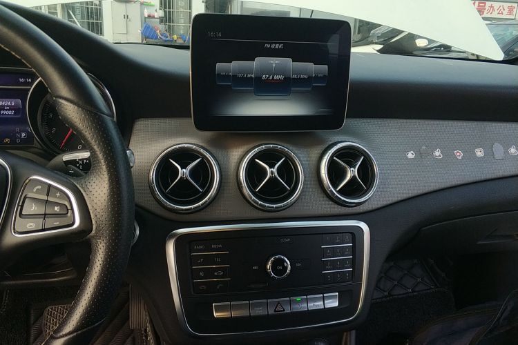 奔驰CLA 2018款 CLA 200 动感型中控内饰16