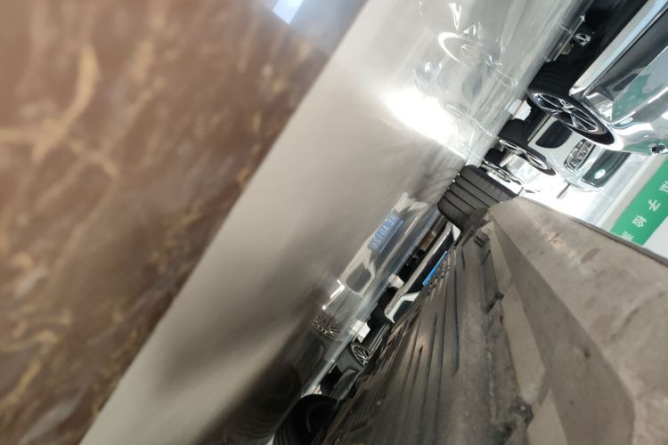 奔驰C级 2023款 改款 C 260 L 运动版局部细节9001