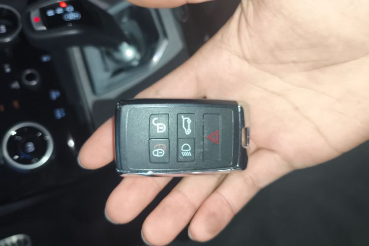 路虎 揽胜极光 2023款 极光L 249PS 豪华版中控内饰11