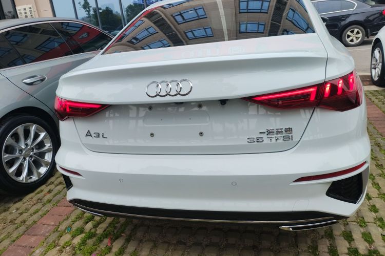 奥迪A3 2023款 改款 A3L Limousine 35 TFSI 时尚运动型车身外观6