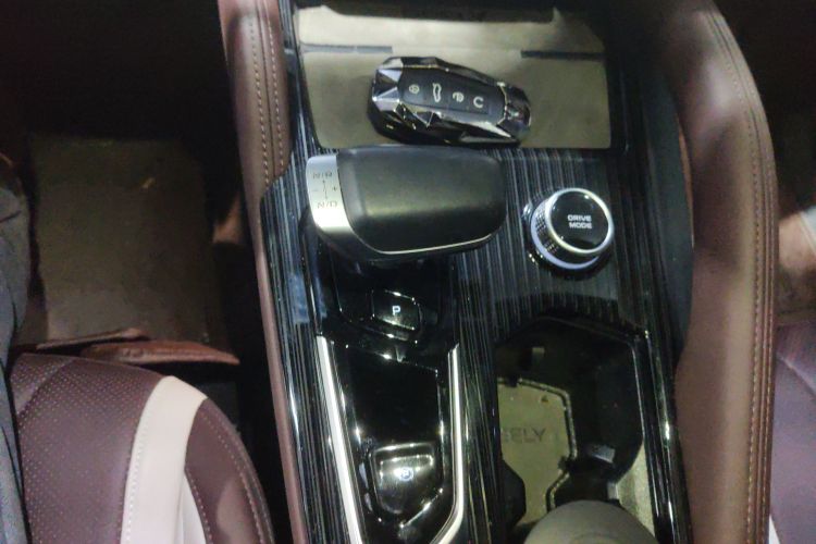 吉利汽车 星越L 2024款 2.0TD 高功自动两驱云起版中控内饰18