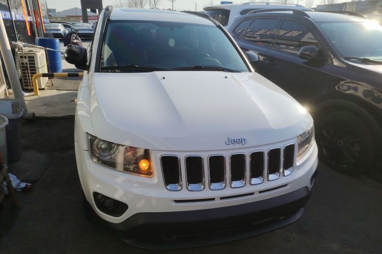 Jeep 指南者(进口) 2015款 2.0L 两驱运动版车身外观6001