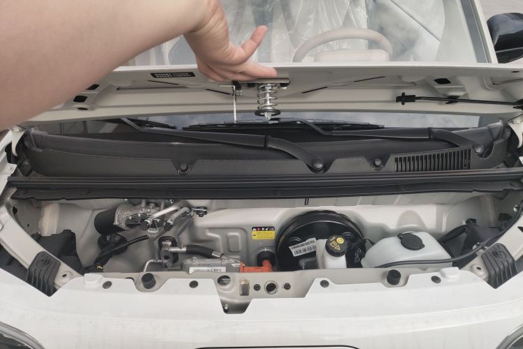 五菱汽车 宏光MINIEV 2024款 第三代 215km 青春版机舱底盘24