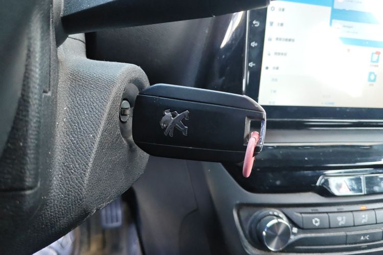 标致308 2016款 1.6L 手动时尚版中控内饰11