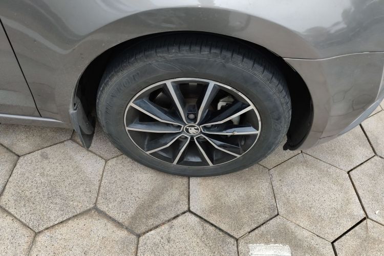 斯柯达 明锐 2017款 1.6L 自动智行版车身外观10