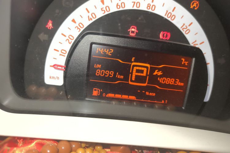 smart fortwo 2015款 1.0L 52千瓦硬顶灵动版中控内饰15