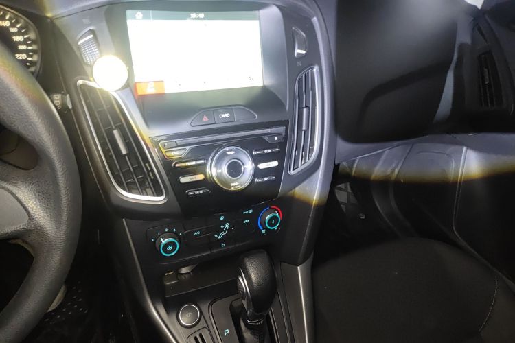 福特 福克斯 2017款 两厢 1.6L 自动舒适型智行版中控内饰16